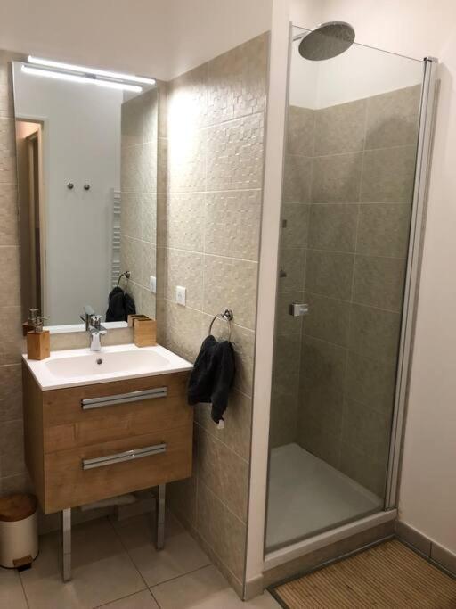 Brand New 1 Bedroom Flat With Parking- 5 Min Paris Pte De Versailles อิซซีเลมูลิโนต์ ภายนอก รูปภาพ