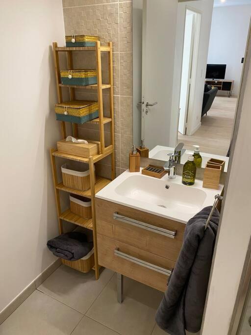 Brand New 1 Bedroom Flat With Parking- 5 Min Paris Pte De Versailles อิซซีเลมูลิโนต์ ภายนอก รูปภาพ