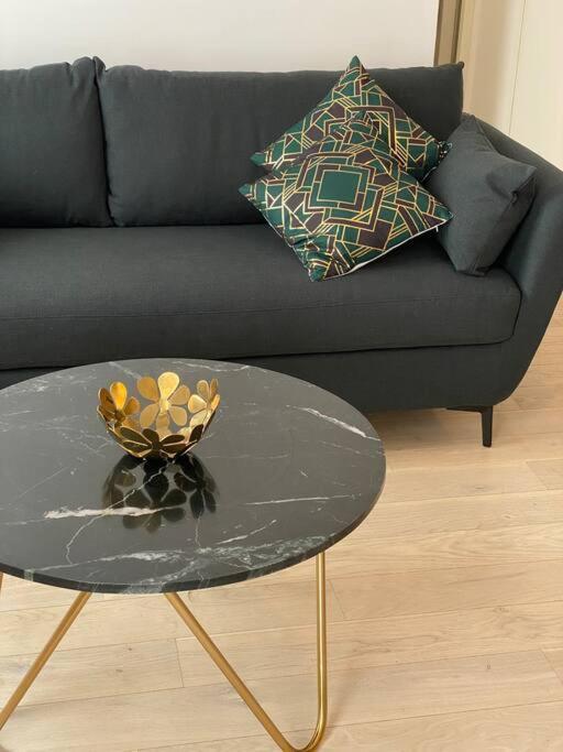 Brand New 1 Bedroom Flat With Parking- 5 Min Paris Pte De Versailles อิซซีเลมูลิโนต์ ภายนอก รูปภาพ